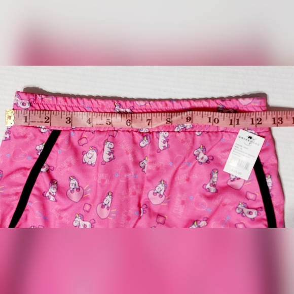 Universal Studios Despicable Me Minion Mayhem Pink Fluffy Unicorn Shorts Size XL - Picture 5 of 6